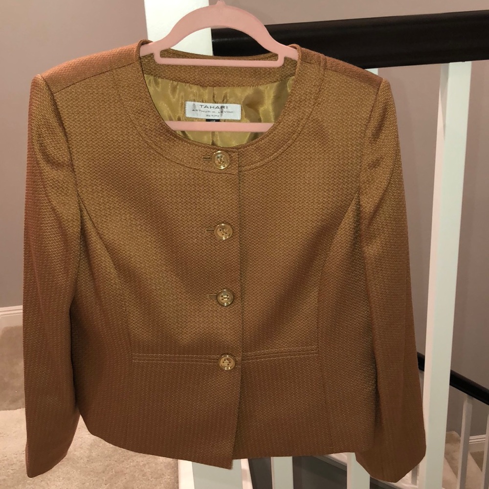 BEAUTIFUL TAHARI BLAZER. Gorgeous gold/silver.